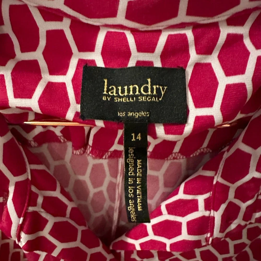 Beautiful dress - Picture 2 of 2